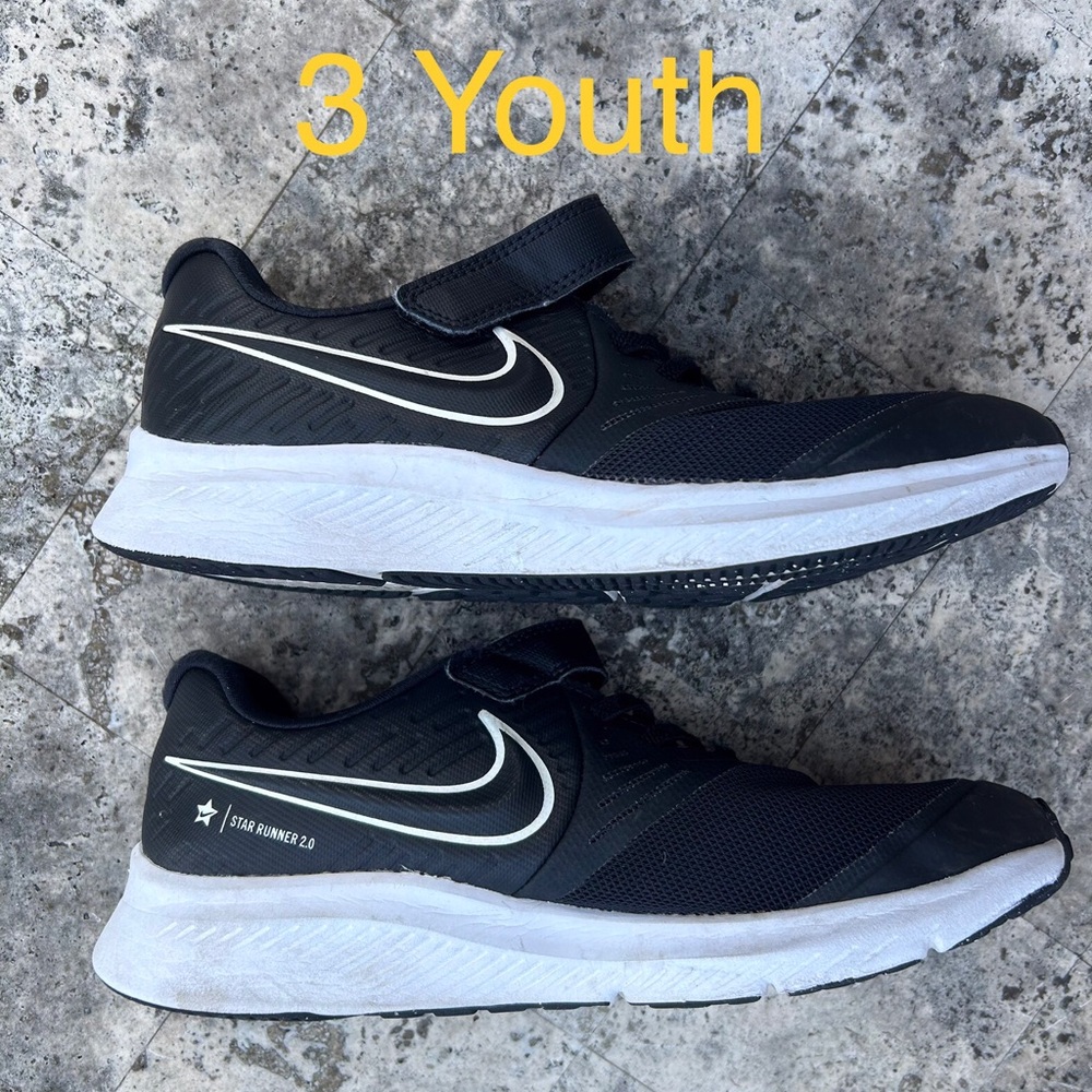 Nike Star Runner 2.0 Youth Size 3 Black Athletic Sneakers. VGUC.
